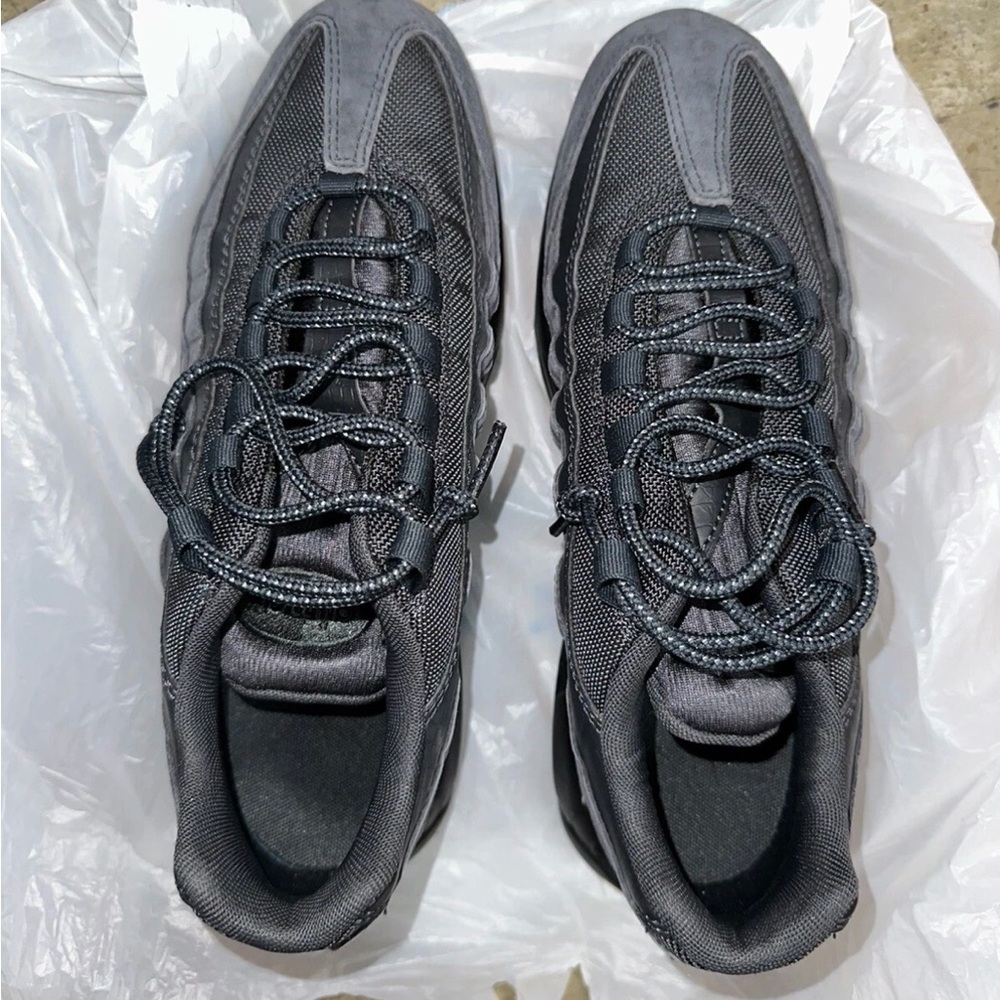 Nike Men's Black/Grey Low-Top Sneakers